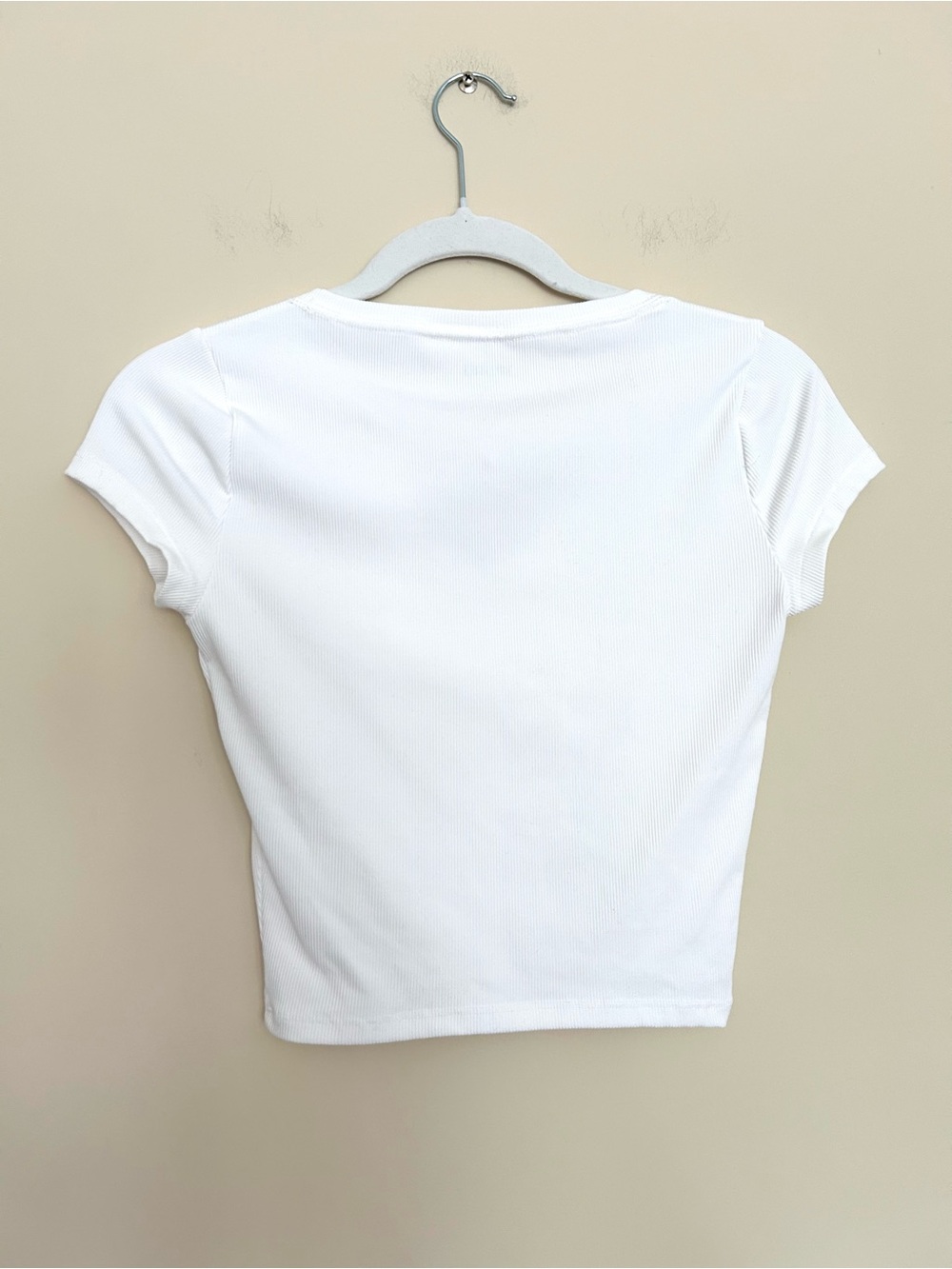Hollister Women’s White Ribbed V-Notch Crop Tee View 2